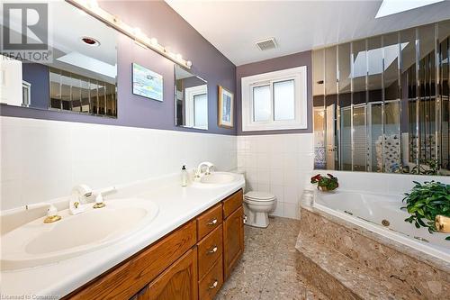 7 Osgoode Court, Hamilton, ON - Indoor Photo Showing Bathroom