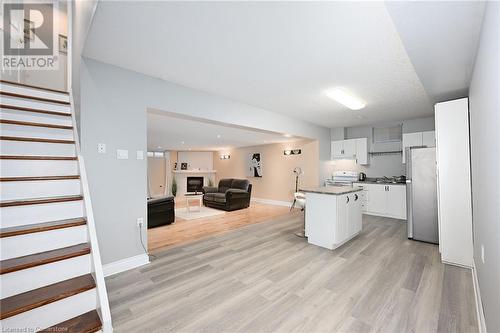 7 Osgoode Court, Hamilton, ON - Indoor Photo Showing Kitchen