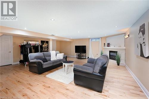 7 Osgoode Court, Hamilton, ON - Indoor Photo Showing Living Room