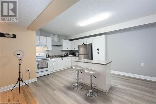 7 Osgoode Court, Hamilton, ON - Indoor Photo Showing Kitchen