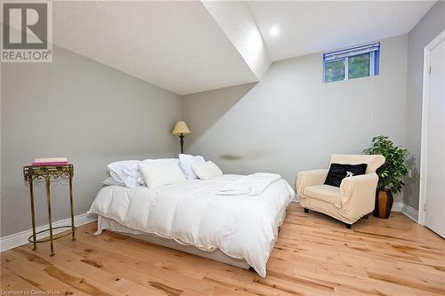 7 Osgoode Court, Hamilton, ON - Indoor Photo Showing Bedroom