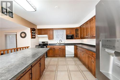 7 Osgoode Court, Hamilton, ON - Indoor Photo Showing Kitchen