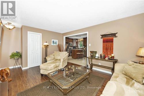 936 Lawrence Street, Prescott And Russell, ON - Indoor Photo Showing Living Room