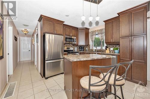 936 Lawrence Street, Prescott And Russell, ON - Indoor Photo Showing Kitchen