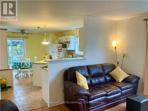 213 Northwoods Crescent, Cornwall (717 - Cornwall), ON - Indoor Photo Showing Living Room