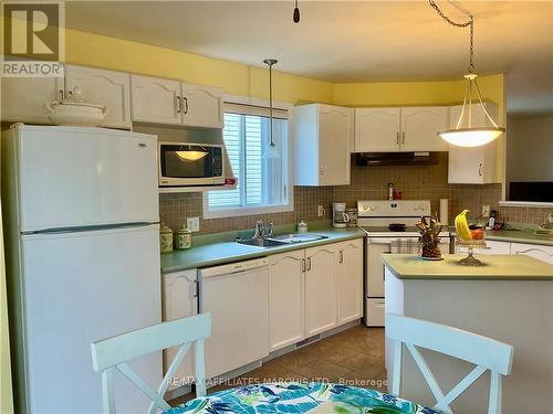 213 Northwoods Crescent, Cornwall (717 - Cornwall), ON - Indoor Photo Showing Kitchen With Double Sink