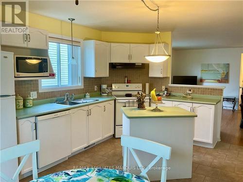 213 Northwoods Crescent, Cornwall (717 - Cornwall), ON - Indoor Photo Showing Kitchen With Double Sink