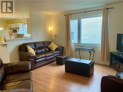 213 Northwoods Crescent, Cornwall, ON - Indoor Photo Showing Living Room