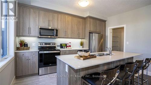 195 - 177 Edgevalley Road, London, ON - Indoor Photo Showing Kitchen With Double Sink With Upgraded Kitchen