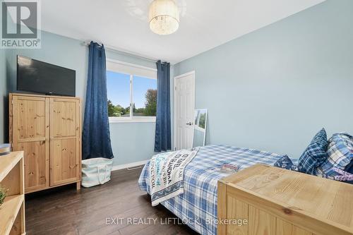 1357 Hetherington Drive, Peterborough (Northcrest), ON - Indoor Photo Showing Bedroom