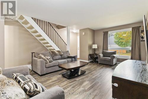 83 - 135 Andover Drive, London, ON - Indoor Photo Showing Living Room