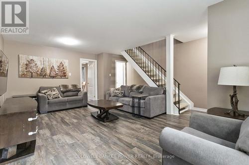 83 - 135 Andover Drive, London, ON - Indoor Photo Showing Living Room