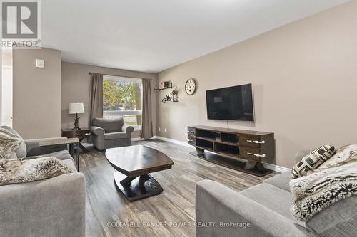 83 - 135 Andover Drive, London, ON - Indoor Photo Showing Living Room