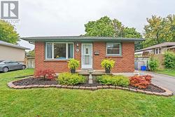 1055 OSGOODE DRIVE E  London, ON N6E 1E3