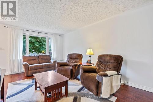 1055 Osgoode Drive E, London, ON - Indoor Photo Showing Living Room