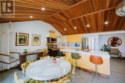 77 Shoreline Avenue, South Bruce Peninsula, ON - Indoor Photo Showing Dining Room