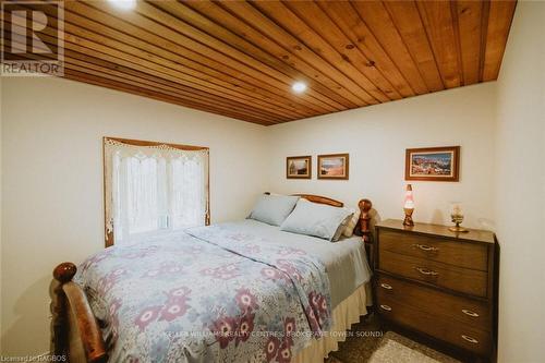 77 Shoreline Avenue, South Bruce Peninsula, ON - Indoor Photo Showing Bedroom