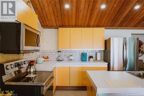 77 Shoreline Avenue, South Bruce Peninsula, ON - Indoor Photo Showing Kitchen