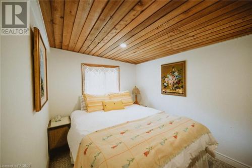 77 Shoreline Avenue, South Bruce Peninsula, ON - Indoor Photo Showing Bedroom