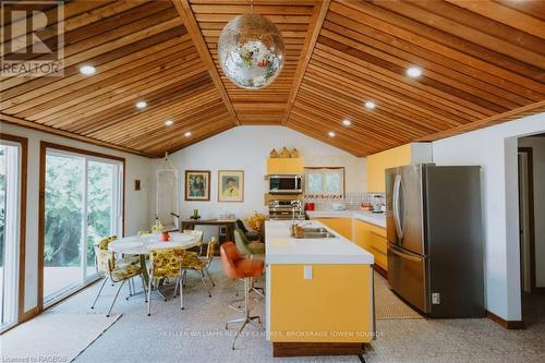 77 Shoreline Avenue, South Bruce Peninsula, ON - Indoor Photo Showing Dining Room