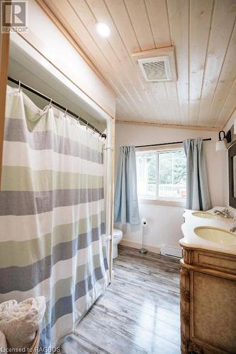 93 Shoreline Avenue, South Bruce Peninsula, ON - Indoor Photo Showing Bathroom