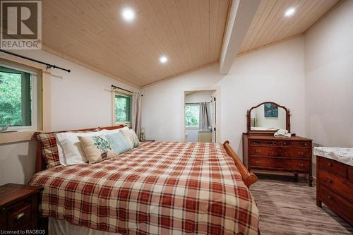 93 Shoreline Avenue, South Bruce Peninsula, ON - Indoor Photo Showing Bedroom