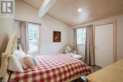 93 Shoreline Avenue, South Bruce Peninsula, ON - Indoor Photo Showing Bedroom