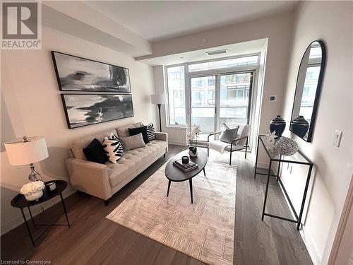 212 King William Street Unit# 807, Hamilton, ON - Indoor Photo Showing Living Room