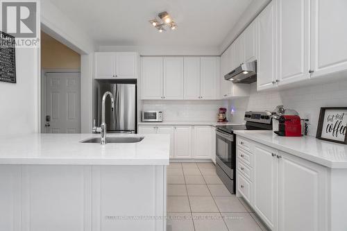 44 Devonsleigh Drive, Brampton, ON - Indoor Photo Showing Kitchen With Upgraded Kitchen