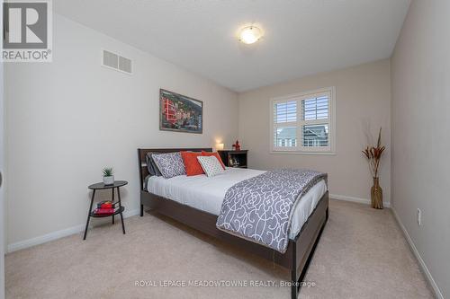 8 Seafair Crescent, Brampton, ON - Indoor Photo Showing Bedroom