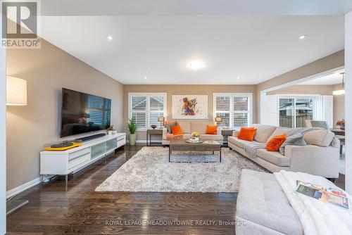 8 Seafair Crescent, Brampton, ON - Indoor Photo Showing Living Room