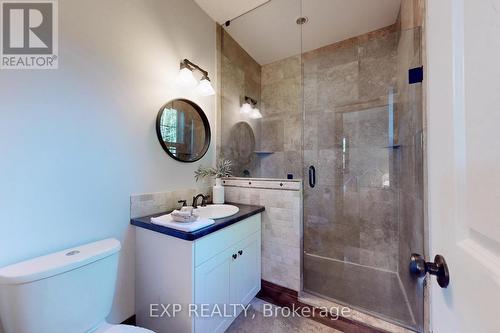 105 Stephens Street, Collingwood, ON - Indoor Photo Showing Bathroom