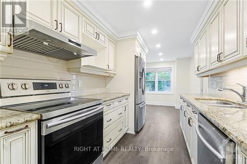 2833 Springland Drive, Ottawa, ON - Indoor Photo Showing Kitchen With Double Sink With Upgraded Kitchen