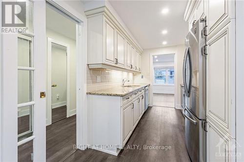 2833 Springland Drive, Ottawa, ON - Indoor Photo Showing Kitchen With Upgraded Kitchen