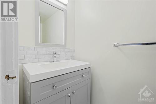 2833 Springland Drive, Ottawa, ON - Indoor Photo Showing Bathroom