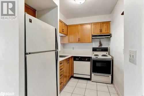 140 Dunlop Street E Unit# 801, Barrie, ON - Indoor Photo Showing Kitchen