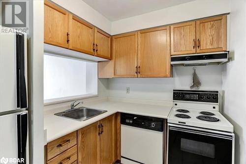 140 Dunlop Street E Unit# 801, Barrie, ON - Indoor Photo Showing Kitchen