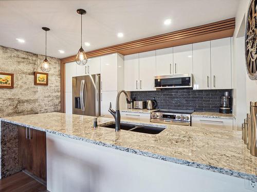 Cuisine - 3-262 Rue Notre-Dame, Repentigny (Repentigny), QC - Indoor Photo Showing Kitchen With Double Sink With Upgraded Kitchen