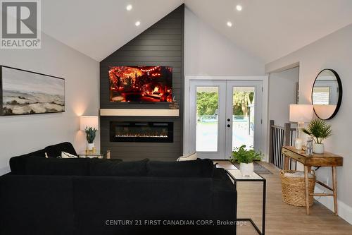 Main floor living room over looks the backyard - 294 Broadway Street, Tillsonburg, ON - Indoor With Fireplace