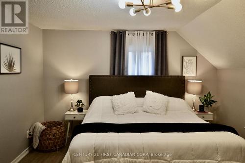 Primary bedrooom - 294 Broadway Street, Tillsonburg, ON - Indoor Photo Showing Bedroom