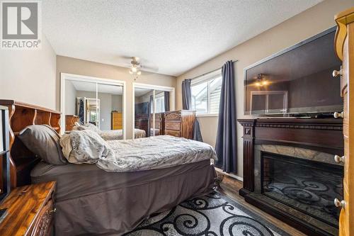 Primary bedroom with double closets, ceiling fan and large window - 111 Erin Meadow Green Se, Calgary, AB 