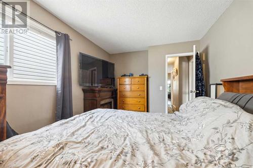 Room for very large furniture - 111 Erin Meadow Green Se, Calgary, AB 