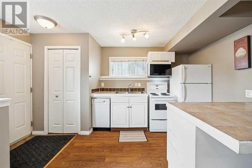 Compact kitchen, but has all you need! - 111 Erin Meadow Green Se, Calgary, AB 