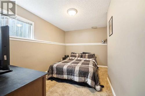 Room for a queen bed and dresser/desk - 111 Erin Meadow Green Se, Calgary, AB 