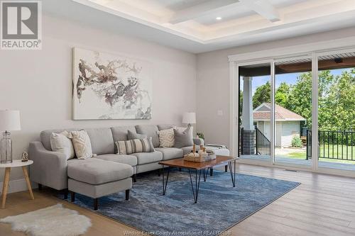 1584 Jasperson Drive, Kingsville, ON - Indoor Photo Showing Living Room