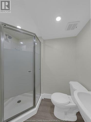 2922 Meadowbrook Lane Unit# 1, Windsor, ON - Indoor Photo Showing Bathroom