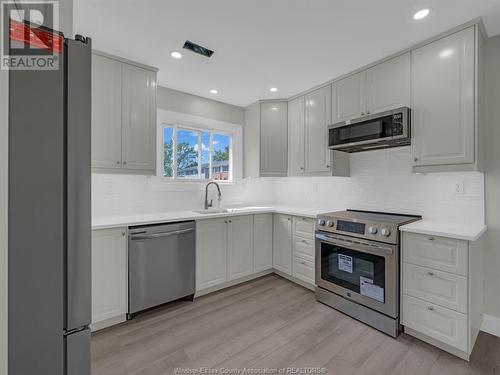 2922 Meadowbrook Lane Unit# 1, Windsor, ON - Indoor Photo Showing Kitchen With Stainless Steel Kitchen With Upgraded Kitchen