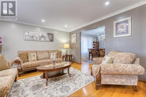 1863 Heatherstone Way, Lasalle, ON - Indoor Photo Showing Living Room