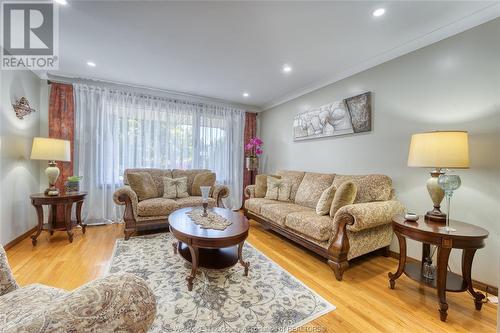 1863 Heatherstone Way, Lasalle, ON - Indoor Photo Showing Living Room