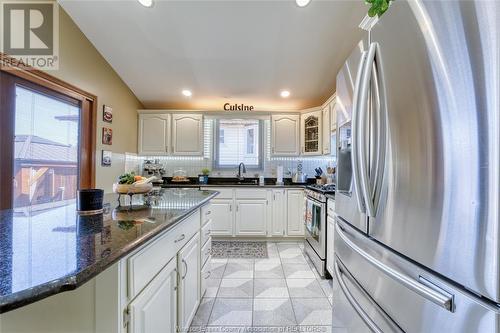 1863 Heatherstone Way, Lasalle, ON - Indoor Photo Showing Kitchen